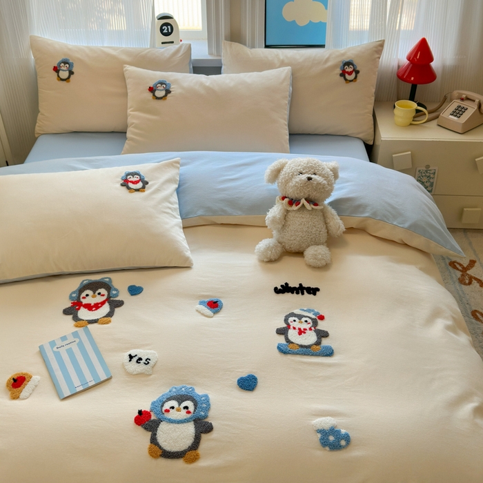 91家纺网 家纺一手货源 找家纺 如意朵 2025新款全棉加厚磨毛绣花四件套风格二（专版花型） 追梦企鹅米