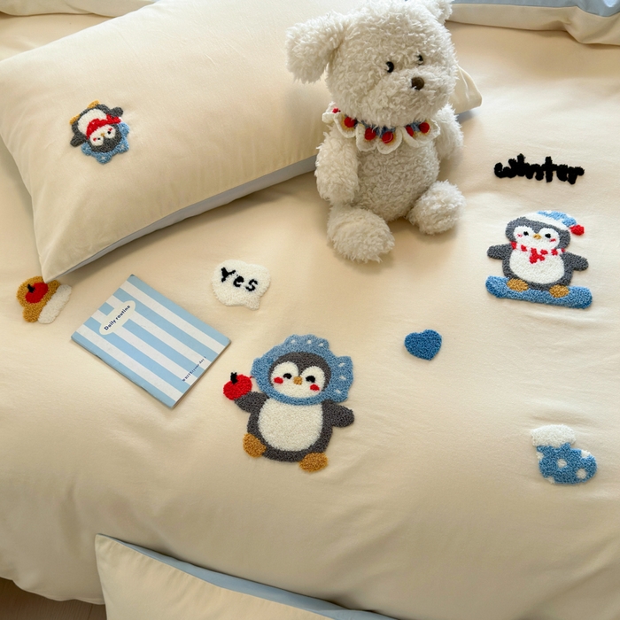 91家纺网 家纺一手货源 找家纺 如意朵 2025新款全棉加厚磨毛绣花四件套风格二（专版花型） 追梦企鹅米