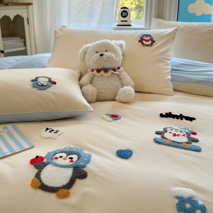 91家纺网 家纺一手货源 找家纺 如意朵 2025新款全棉加厚磨毛绣花四件套风格二（专版花型） 追梦企鹅米