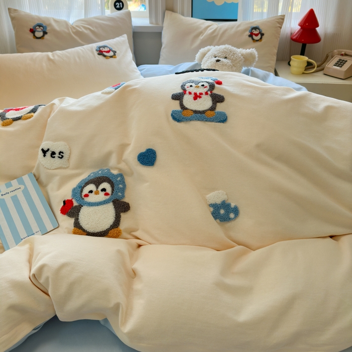 91家纺网 家纺一手货源 找家纺 如意朵 2025新款全棉加厚磨毛绣花四件套风格二（专版花型） 追梦企鹅米