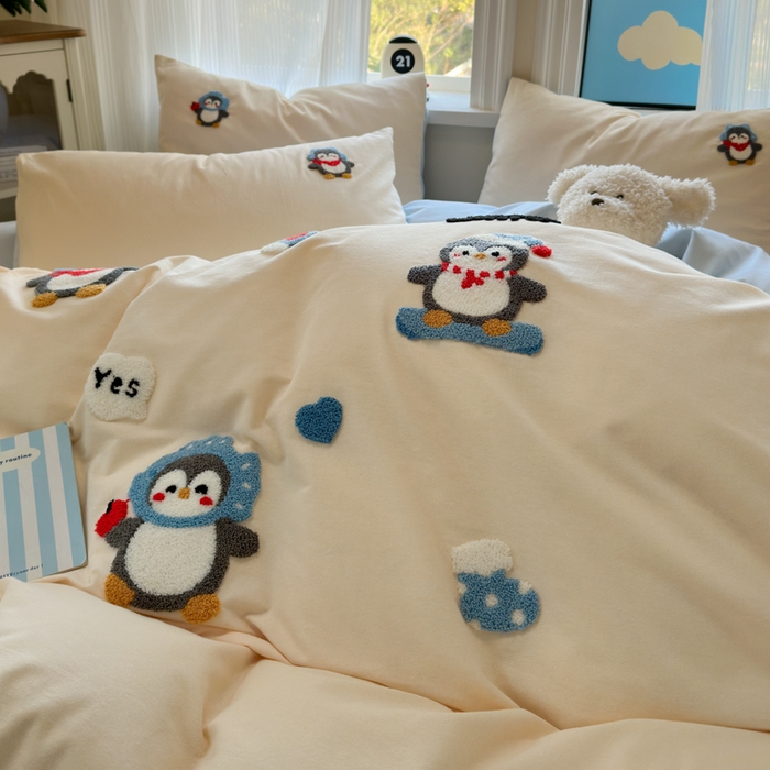 91家纺网 家纺一手货源 找家纺 如意朵 2025新款全棉加厚磨毛绣花四件套风格二（专版花型） 追梦企鹅米