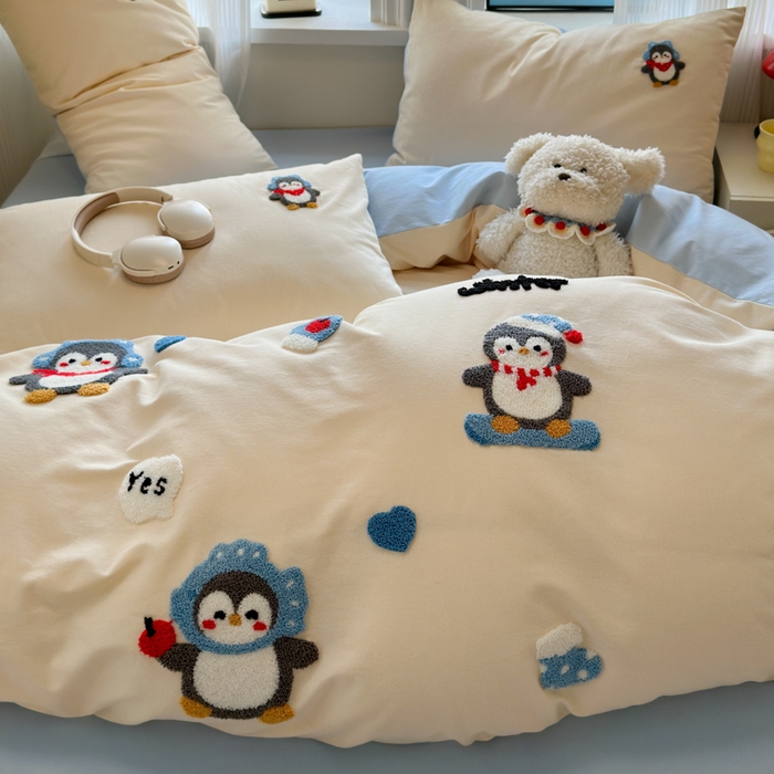 91家纺网 家纺一手货源 找家纺 如意朵 2025新款全棉加厚磨毛绣花四件套风格二（专版花型） 追梦企鹅米