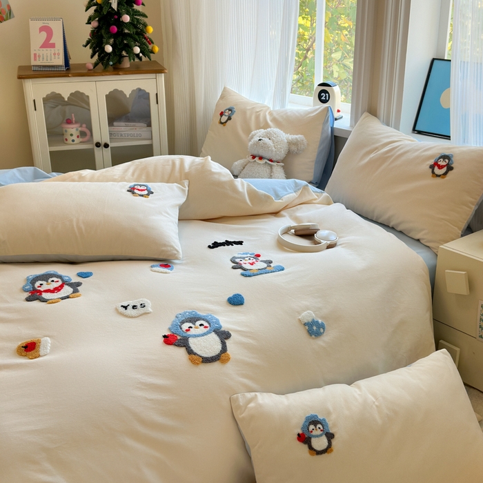 91家纺网 家纺一手货源 找家纺 如意朵 2025新款全棉加厚磨毛绣花四件套风格二（专版花型） 追梦企鹅米