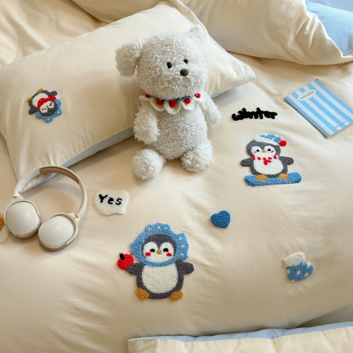 91家纺网 家纺一手货源 找家纺 如意朵 2025新款全棉加厚磨毛绣花四件套风格二（专版花型） 追梦企鹅米