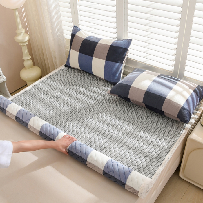 91家纺网 家纺一手货源 找家纺 圣楚家纺 2025新款牛奶绒加厚保暖夹棉床褥床垫 简尚