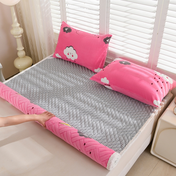 91家纺网 家纺一手货源 找家纺 圣楚家纺 2025新款牛奶绒加厚保暖夹棉床褥床垫 约定