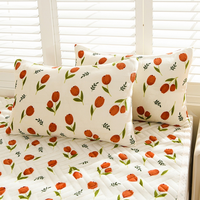 91家纺网 家纺一手货源 找家纺 圣楚家纺 2025新款牛奶绒加厚保暖夹棉床褥床垫 伊人