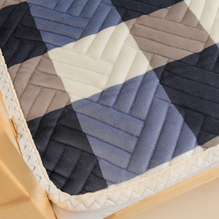 91家纺网 家纺一手货源 找家纺 圣楚家纺 2025新款牛奶绒加厚保暖夹棉床褥床垫 简尚