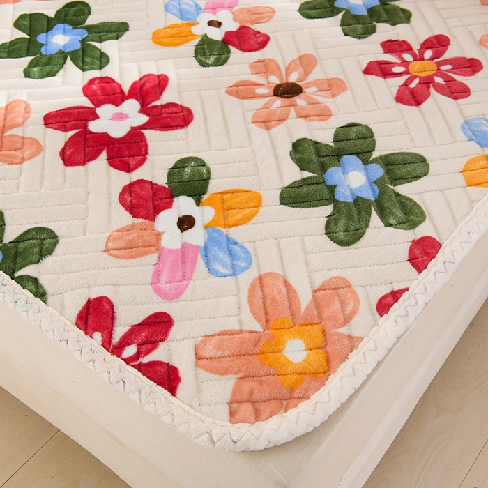 91家纺网 家纺一手货源 找家纺 圣楚家纺 2025新款牛奶绒加厚保暖夹棉床褥床垫 繁花