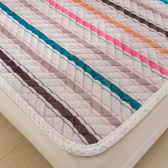 91家纺网 家纺一手货源 找家纺 圣楚家纺 2025新款牛奶绒加厚保暖夹棉床褥床垫 彩虹