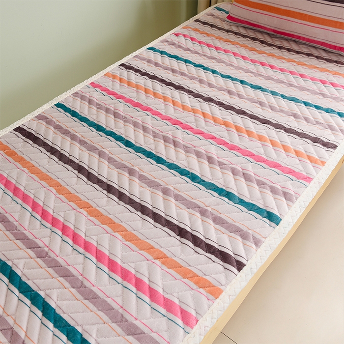 91家纺网 家纺一手货源 找家纺 圣楚家纺 2025新款牛奶绒加厚保暖夹棉床褥床垫 彩虹