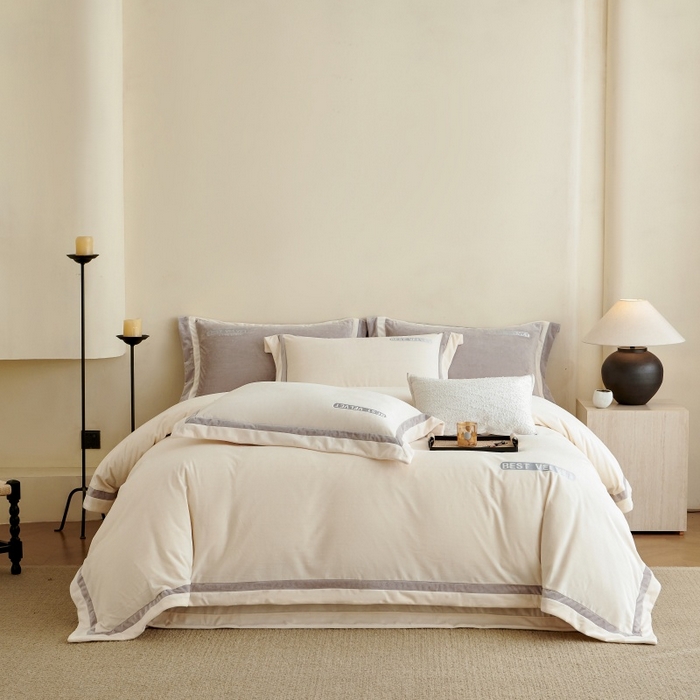 91家纺网 家纺一手货源 找家纺 淼铭家纺 2025秋冬新款婴肤绒双拼绣花四件套-雅韵系列 雅韵白