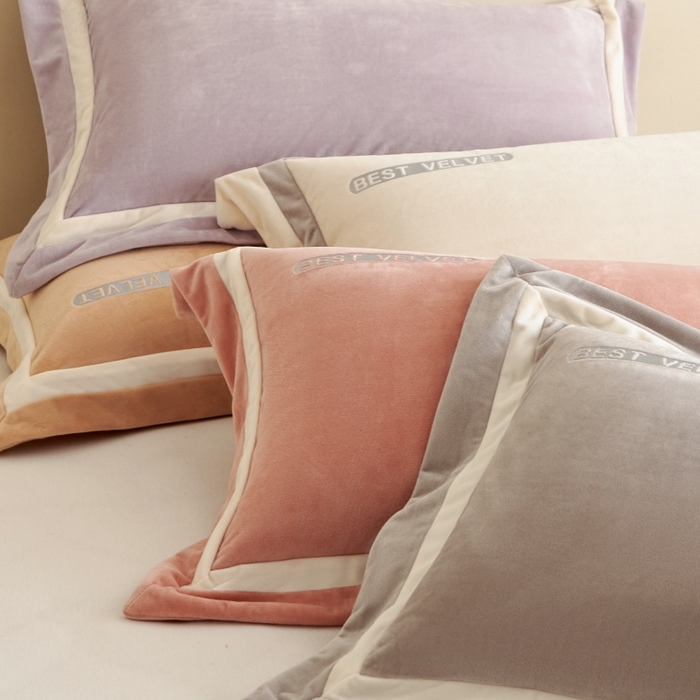 91家纺网 家纺一手货源 找家纺 淼铭家纺 2025秋冬新款婴肤绒双拼绣花四件套-雅韵系列 雅韵白