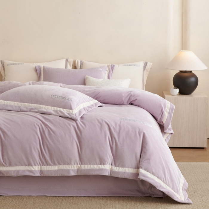 91家纺网 家纺一手货源 找家纺 淼铭家纺 2025秋冬新款婴肤绒双拼绣花四件套-雅韵系列 雅韵紫