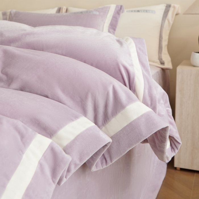 91家纺网 家纺一手货源 找家纺 淼铭家纺 2025秋冬新款婴肤绒双拼绣花四件套-雅韵系列 雅韵紫