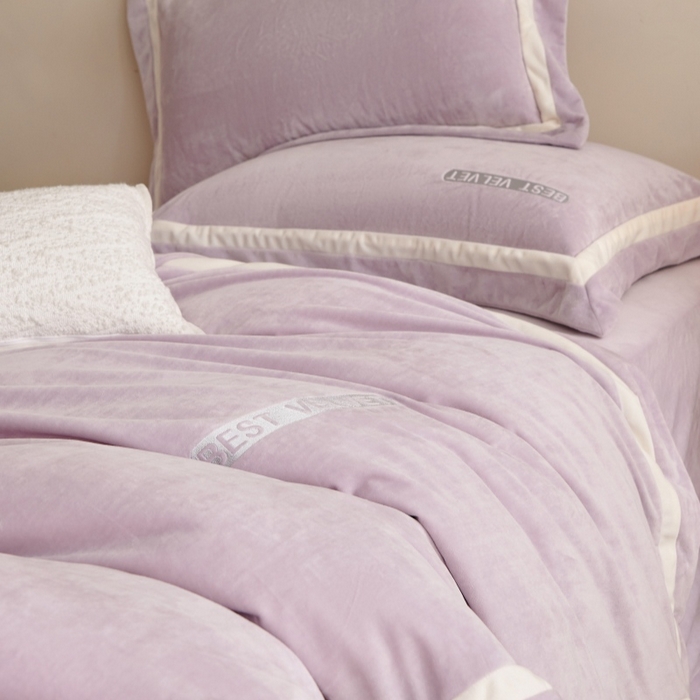 91家纺网 家纺一手货源 找家纺 淼铭家纺 2025秋冬新款婴肤绒双拼绣花四件套-雅韵系列 雅韵紫