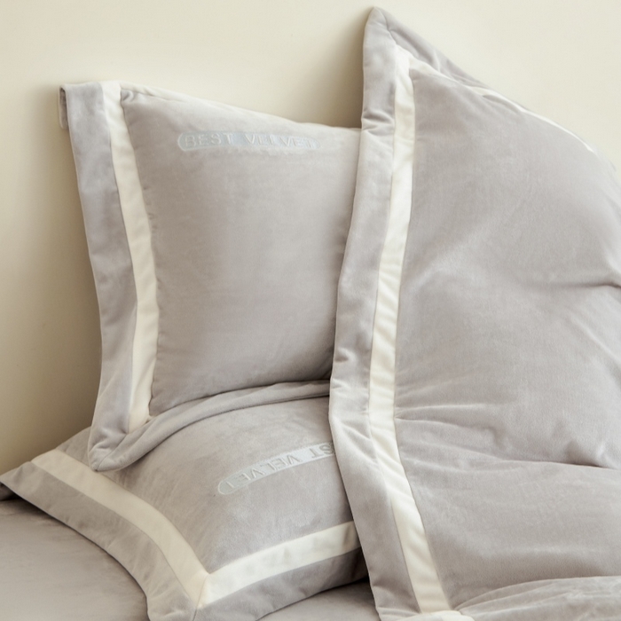 91家纺网 家纺一手货源 找家纺 淼铭家纺 2025秋冬新款婴肤绒双拼绣花四件套-雅韵系列 雅韵灰