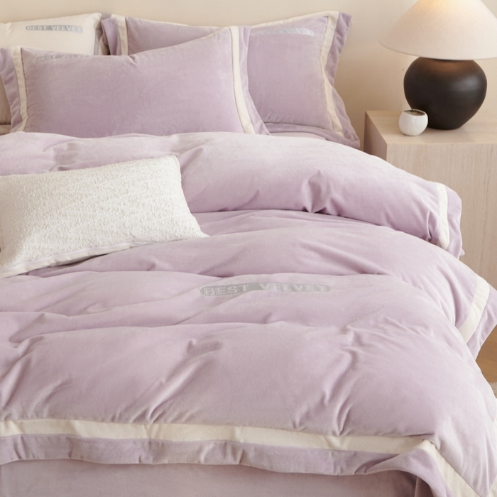 91家纺网 家纺一手货源 找家纺 淼铭家纺 2025秋冬新款婴肤绒双拼绣花四件套-雅韵系列 雅韵紫