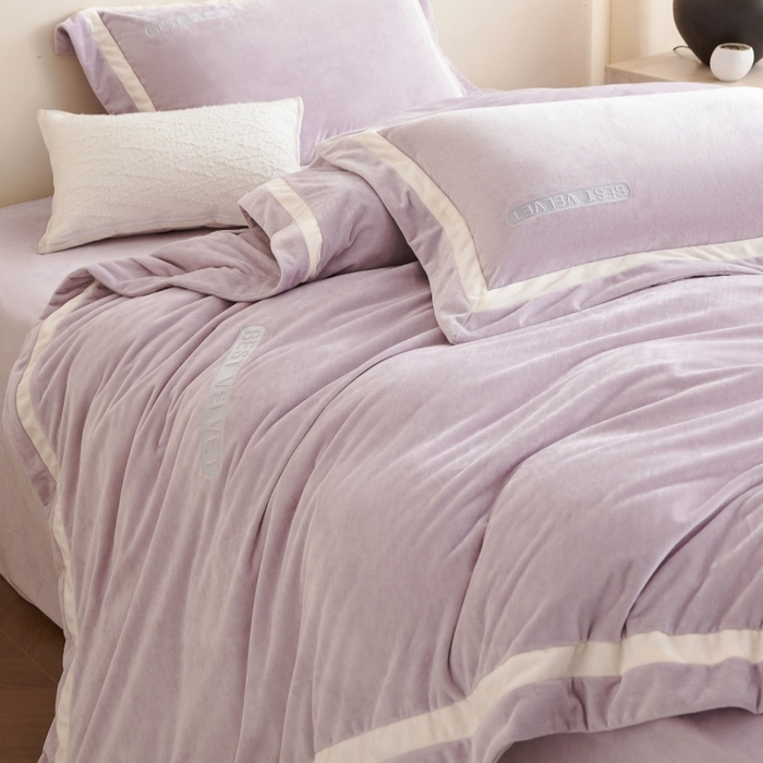 91家纺网 家纺一手货源 找家纺 淼铭家纺 2025秋冬新款婴肤绒双拼绣花四件套-雅韵系列 雅韵紫