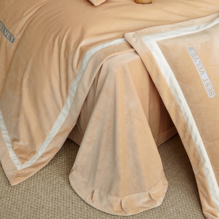 91家纺网 家纺一手货源 找家纺 淼铭家纺 2025秋冬新款婴肤绒双拼绣花四件套-雅韵系列 雅韵驼