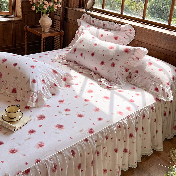 91家纺网 家纺一手货源 找家纺 网红馆（ck家纺） 2025新款全棉磨毛印花床裙款复古法式优雅四件套 玫瑰趣事-粉