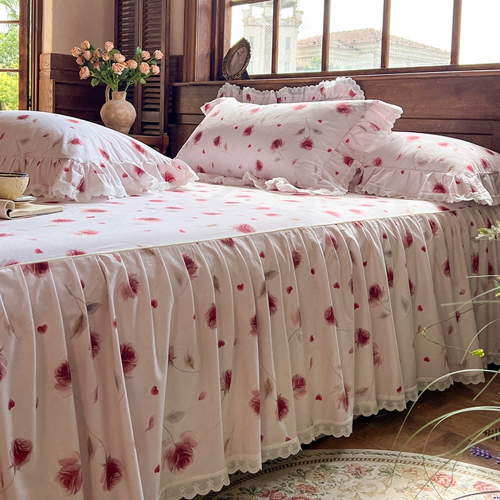 91家纺网 家纺一手货源 找家纺 网红馆（ck家纺） 2025新款全棉磨毛印花床裙款复古法式优雅四件套 玫瑰趣事-粉