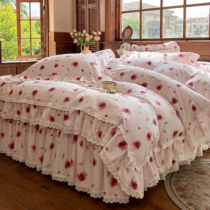 91家纺网 家纺一手货源 找家纺 网红馆（ck家纺） 2025新款全棉磨毛印花床裙款复古法式优雅四件套 玫瑰趣事-粉