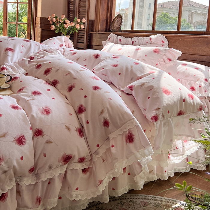 91家纺网 家纺一手货源 找家纺 网红馆（ck家纺） 2025新款全棉磨毛印花床裙款复古法式优雅四件套 玫瑰趣事-粉