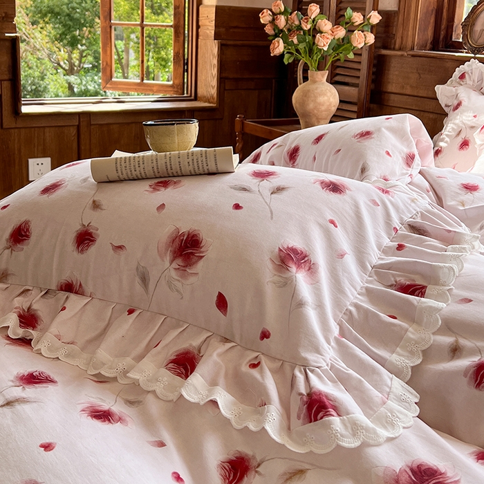 91家纺网 家纺一手货源 找家纺 网红馆（ck家纺） 2025新款全棉磨毛印花床裙款复古法式优雅四件套 玫瑰趣事-粉