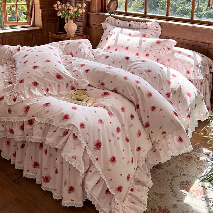 91家纺网 家纺一手货源 找家纺 网红馆（ck家纺） 2025新款全棉磨毛印花床裙款复古法式优雅四件套 玫瑰趣事-粉