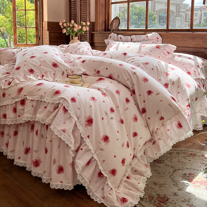 91家纺网 家纺一手货源 找家纺 网红馆（ck家纺） 2025新款全棉磨毛印花床裙款复古法式优雅四件套 玫瑰趣事-粉