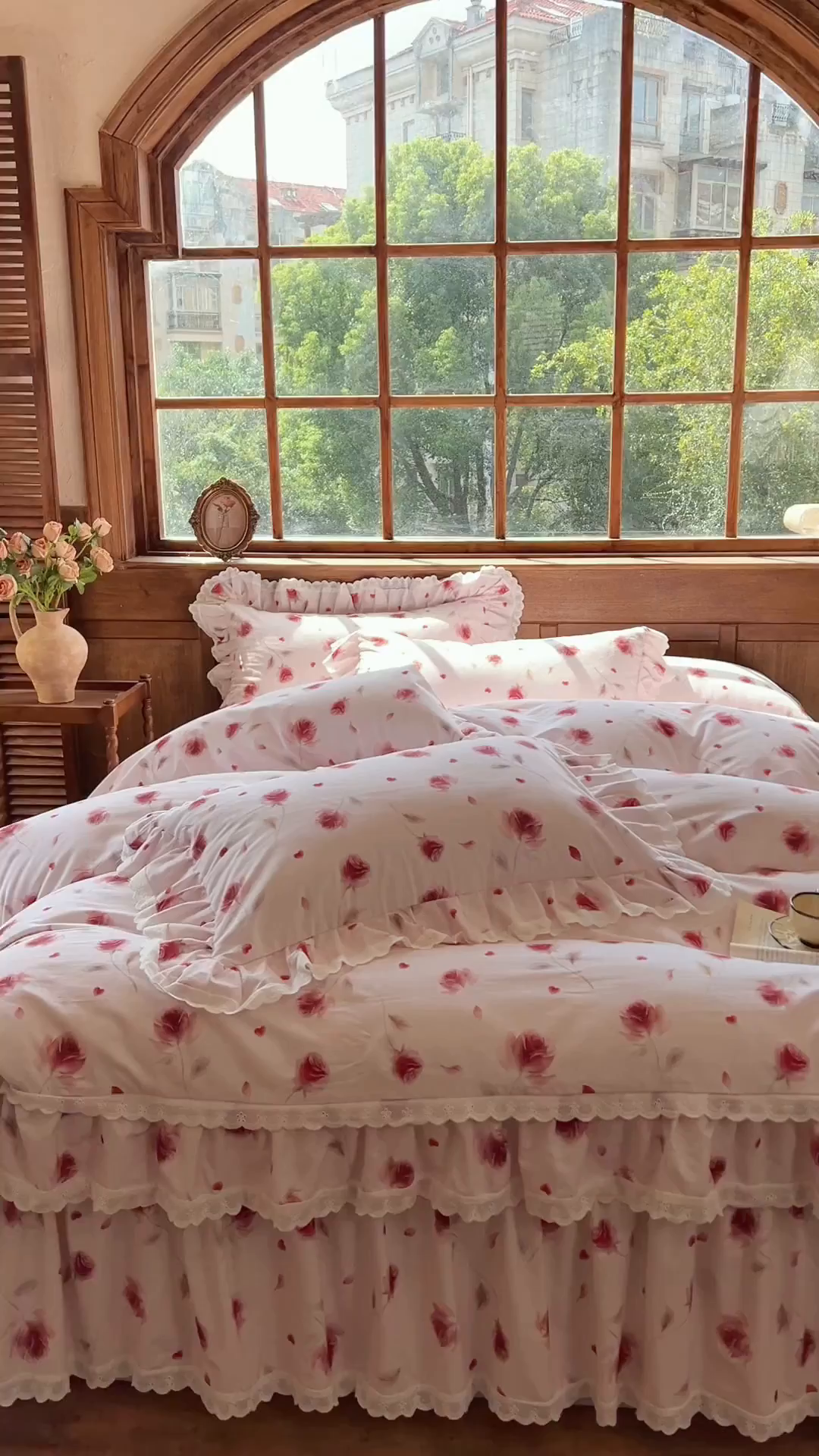 91家纺网 家纺一手货源 找家纺 网红馆（ck家纺） 2025新款全棉磨毛印花床裙款复古法式优雅四件套 玫瑰趣事-粉