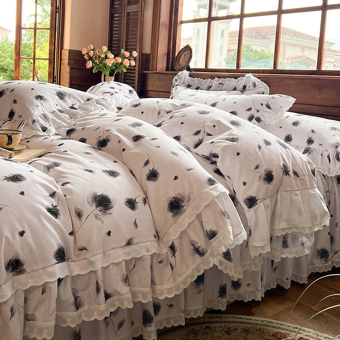 91家纺网 家纺一手货源 找家纺 网红馆（ck家纺） 2025新款全棉磨毛印花床裙款复古法式优雅四件套 玫瑰趣事-灰