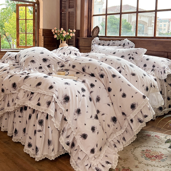 91家纺网 家纺一手货源 找家纺 网红馆（ck家纺） 2025新款全棉磨毛印花床裙款复古法式优雅四件套 玫瑰趣事-灰