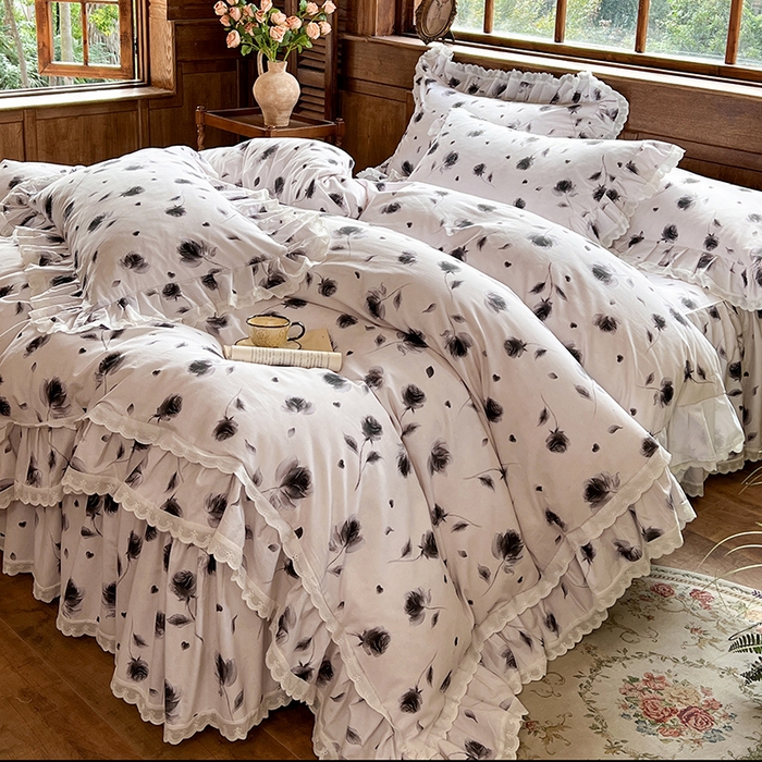 91家纺网 家纺一手货源 找家纺 网红馆（ck家纺） 2025新款全棉磨毛印花床裙款复古法式优雅四件套 玫瑰趣事-灰