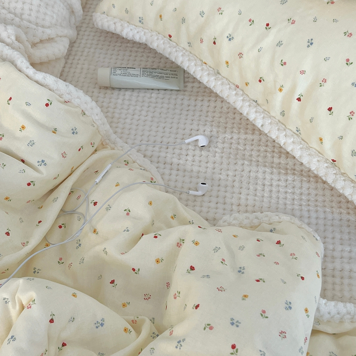 91家纺网 家纺一手货源 找家纺 荣轩 2025秋冬必备新品棉加绒华夫格提花绒工艺款四件套（铺床版）甜心花园