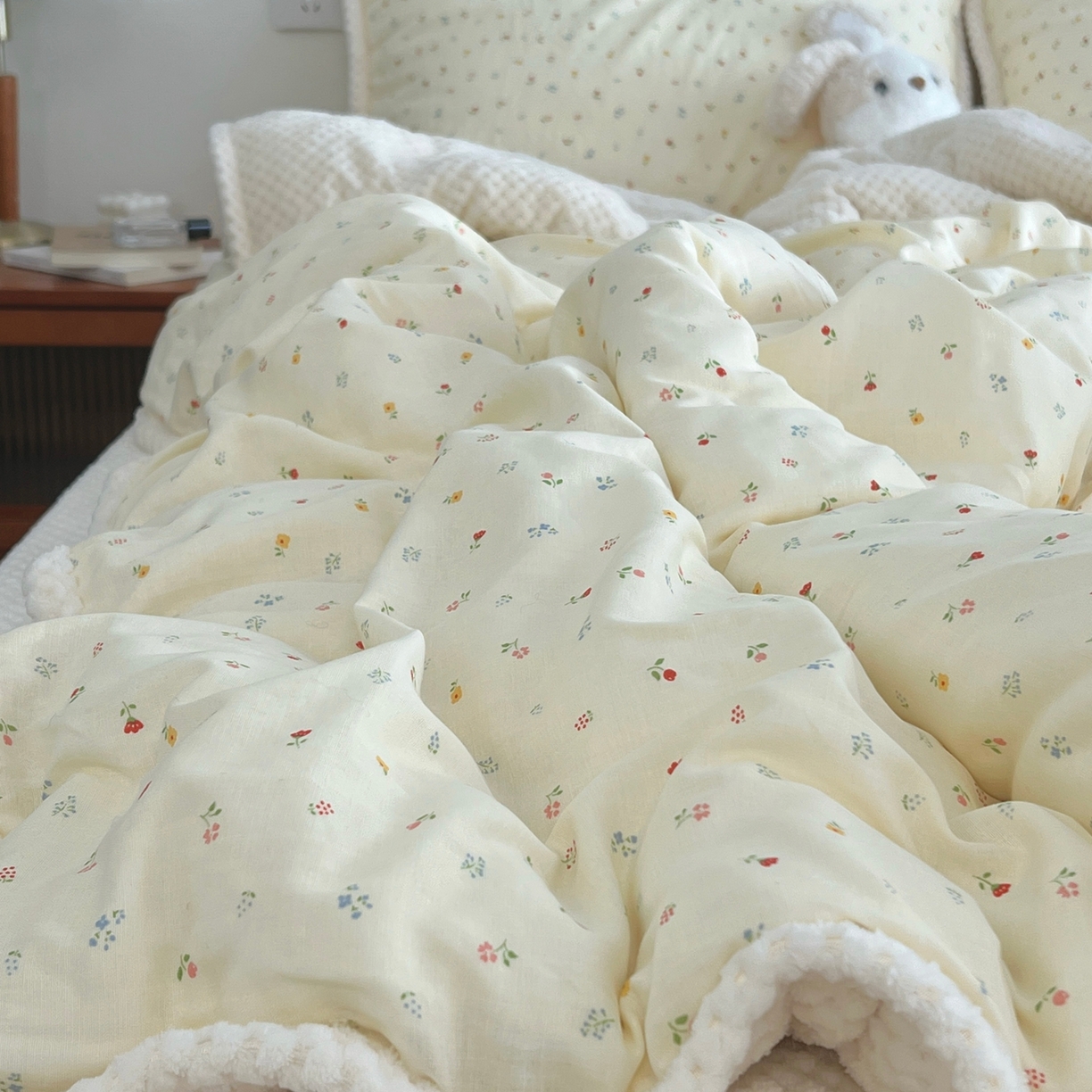 91家纺网 家纺一手货源 找家纺 荣轩 2025秋冬必备新品棉加绒华夫格提花绒工艺款四件套（铺床版）甜心花园