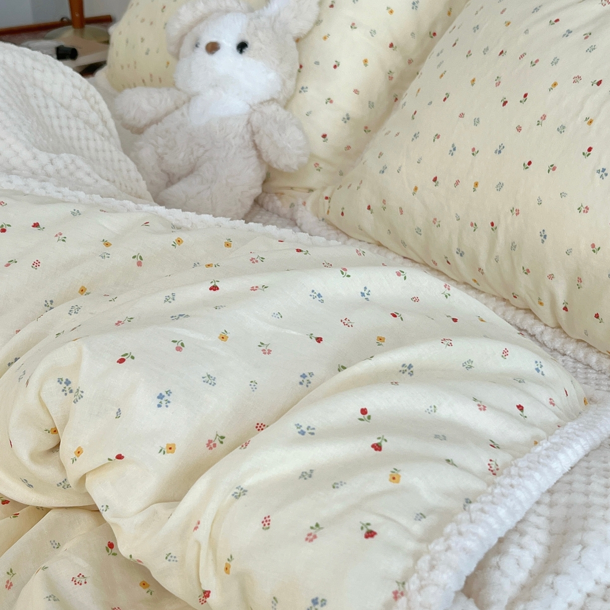 91家纺网 家纺一手货源 找家纺 荣轩 2025秋冬必备新品棉加绒华夫格提花绒工艺款四件套（铺床版）甜心花园