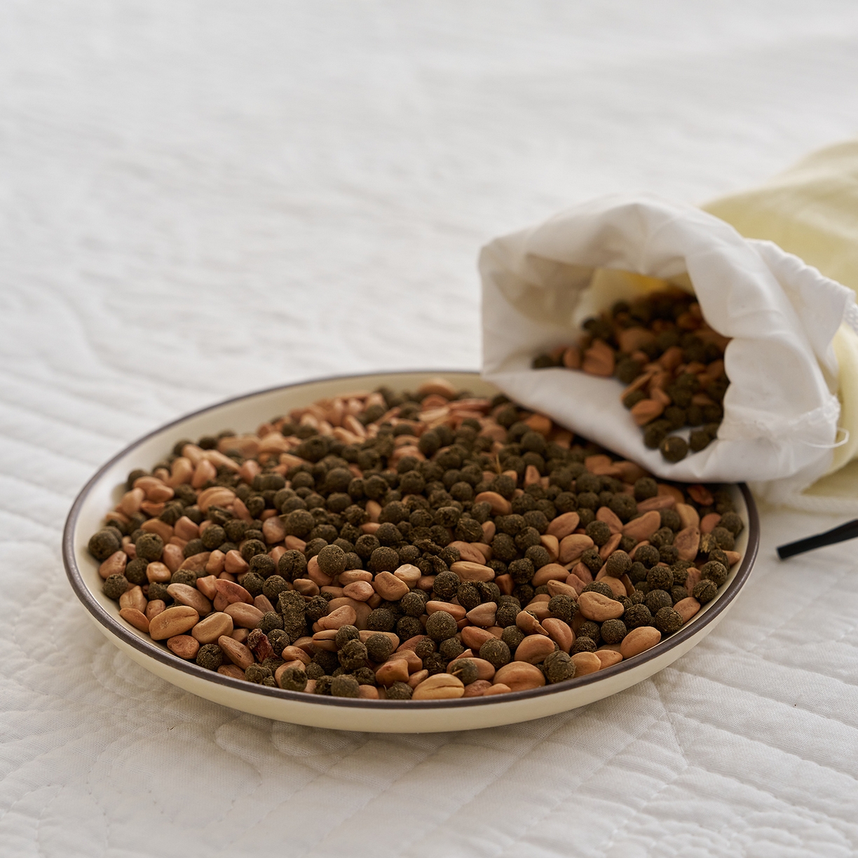 91家纺网 家纺一手货源 找家纺 乐可 2025新款香眠糖果枕山楂籽合香枕手工香丸枕安抚抱枕枕头枕芯 香眠糖果枕-组合图