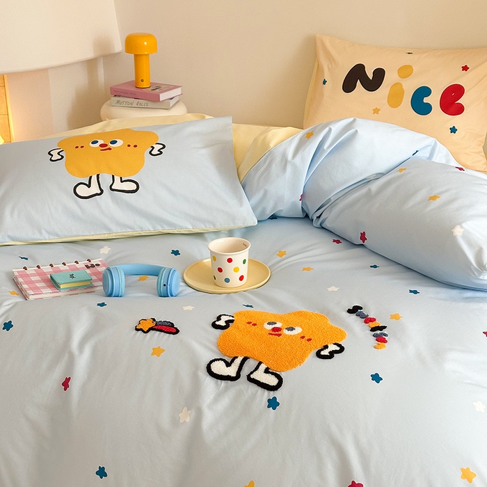 91家纺网 家纺一手货源 找家纺 锦彩家居 2025新款全棉13372数码印花毛巾绣四件套（提供买家秀） 彩虹星星