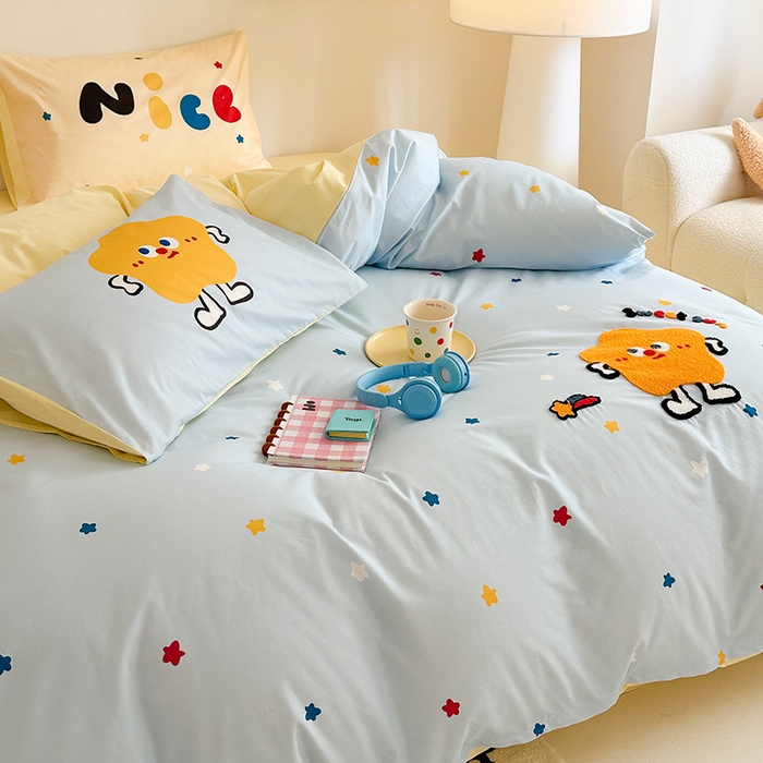 91家纺网 家纺一手货源 找家纺 锦彩家居 2025新款全棉13372数码印花毛巾绣四件套（提供买家秀） 彩虹星星