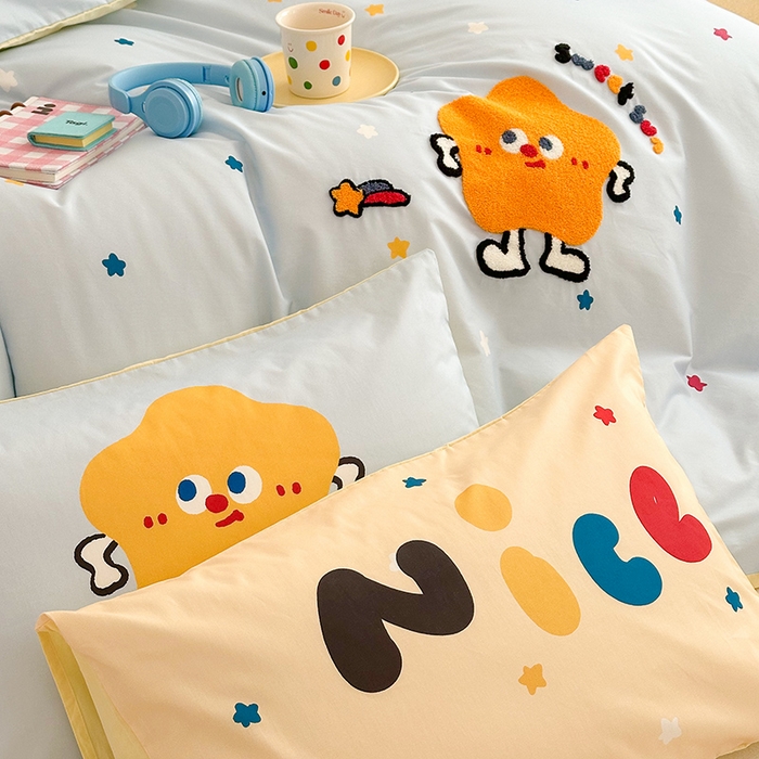 91家纺网 家纺一手货源 找家纺 锦彩家居 2025新款全棉13372数码印花毛巾绣四件套（提供买家秀） 彩虹星星