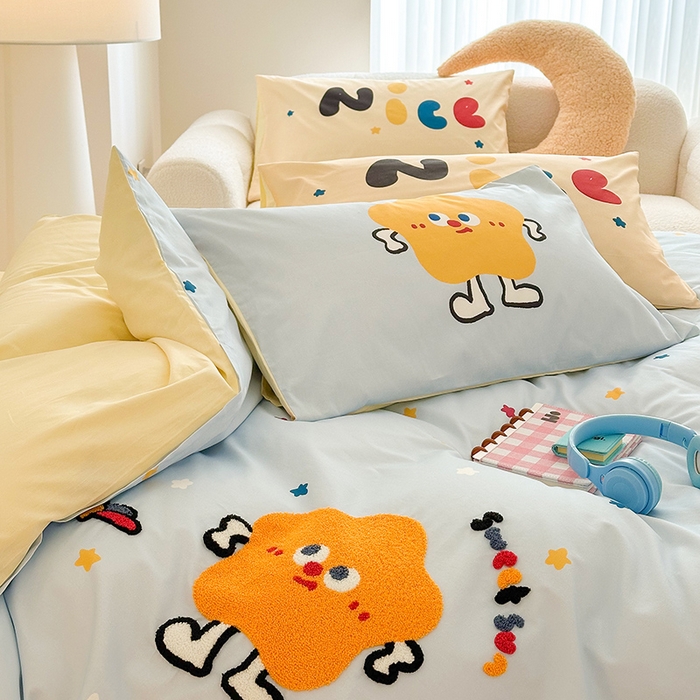 91家纺网 家纺一手货源 找家纺 锦彩家居 2025新款全棉13372数码印花毛巾绣四件套（提供买家秀） 彩虹星星