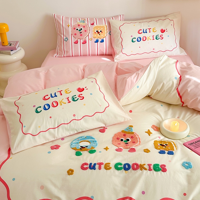 91家纺网 家纺一手货源 找家纺 锦彩家居 2025新款全棉13372数码印花毛巾绣四件套（提供买家秀） 快乐派对