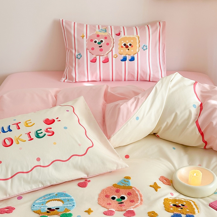 91家纺网 家纺一手货源 找家纺 锦彩家居 2025新款全棉13372数码印花毛巾绣四件套（提供买家秀） 快乐派对