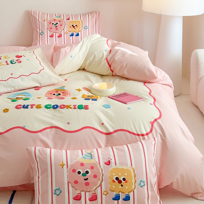 91家纺网 家纺一手货源 找家纺 锦彩家居 2025新款全棉13372数码印花毛巾绣四件套（提供买家秀） 快乐派对