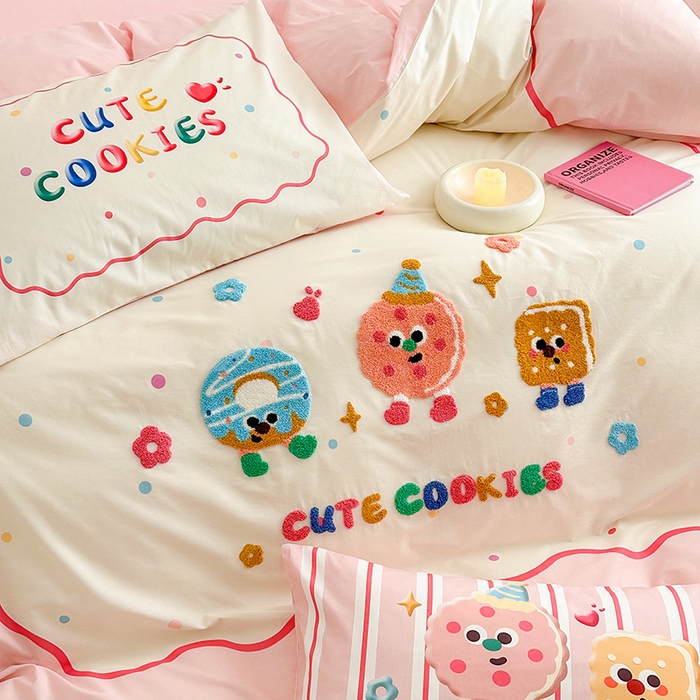 91家纺网 家纺一手货源 找家纺 锦彩家居 2025新款全棉13372数码印花毛巾绣四件套（提供买家秀） 快乐派对