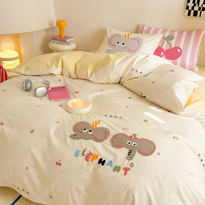 91家纺网 家纺一手货源 找家纺 锦彩家居 2025新款全棉13372数码印花毛巾绣四件套（提供买家秀） 甜蜜小象