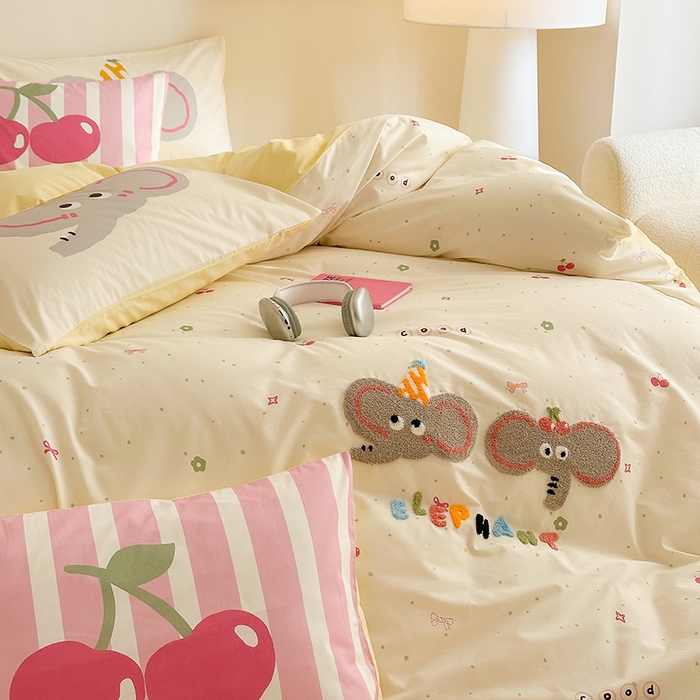 91家纺网 家纺一手货源 找家纺 锦彩家居 2025新款全棉13372数码印花毛巾绣四件套（提供买家秀） 甜蜜小象