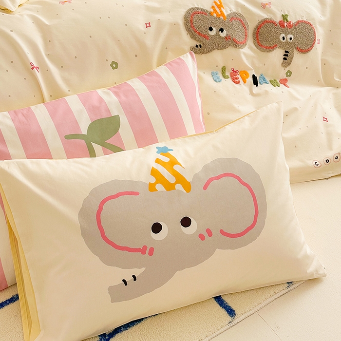 91家纺网 家纺一手货源 找家纺 锦彩家居 2025新款全棉13372数码印花毛巾绣四件套（提供买家秀） 甜蜜小象